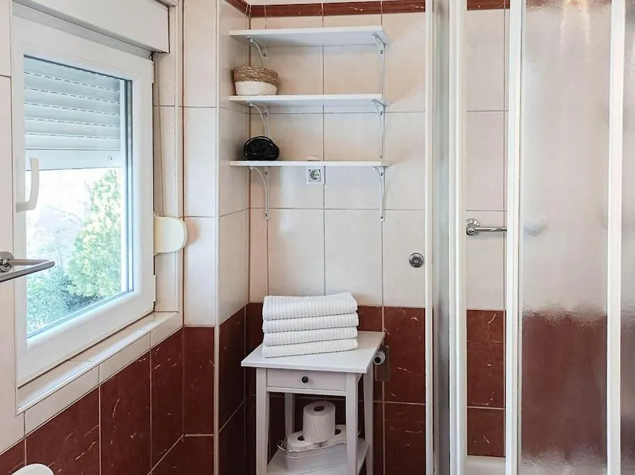 Apt Central Self Check In, Wi-Fi, Ac Pula 0*,  Croatia